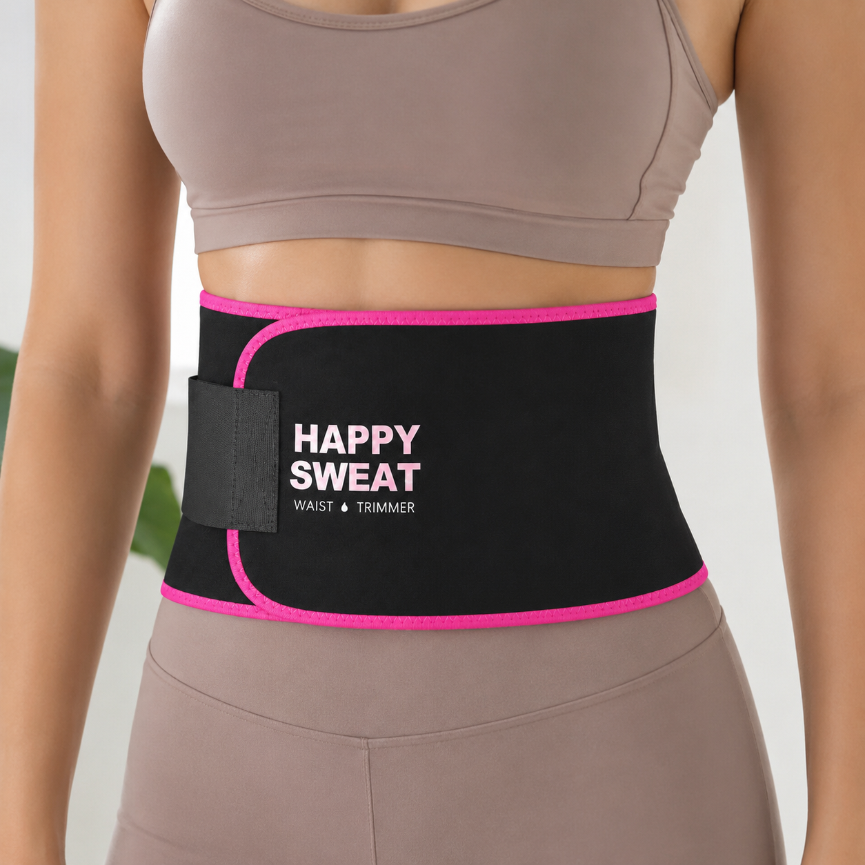 Wrapping the Veylora Fit Sweat Belt around the waist